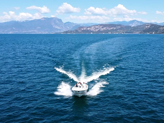 Tour in barca di 4 ore da Lazise sul Lago di Garda